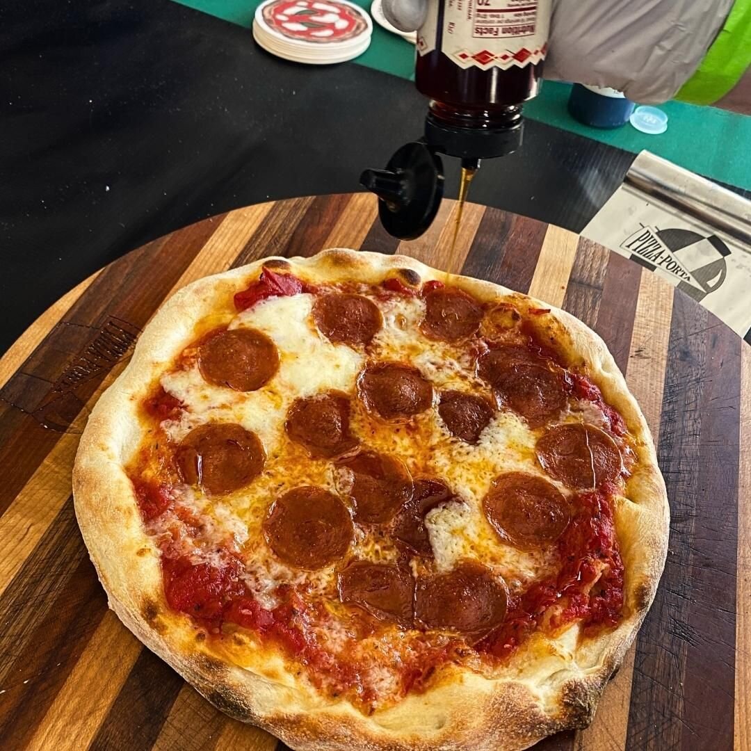 A little Mike's Hot Honey on that Pepperoni - Hot and Sweet. #shutthefrontdoor #biggreeneggpizza #woodfiredpizza #pepperonipizza #pizzaporta