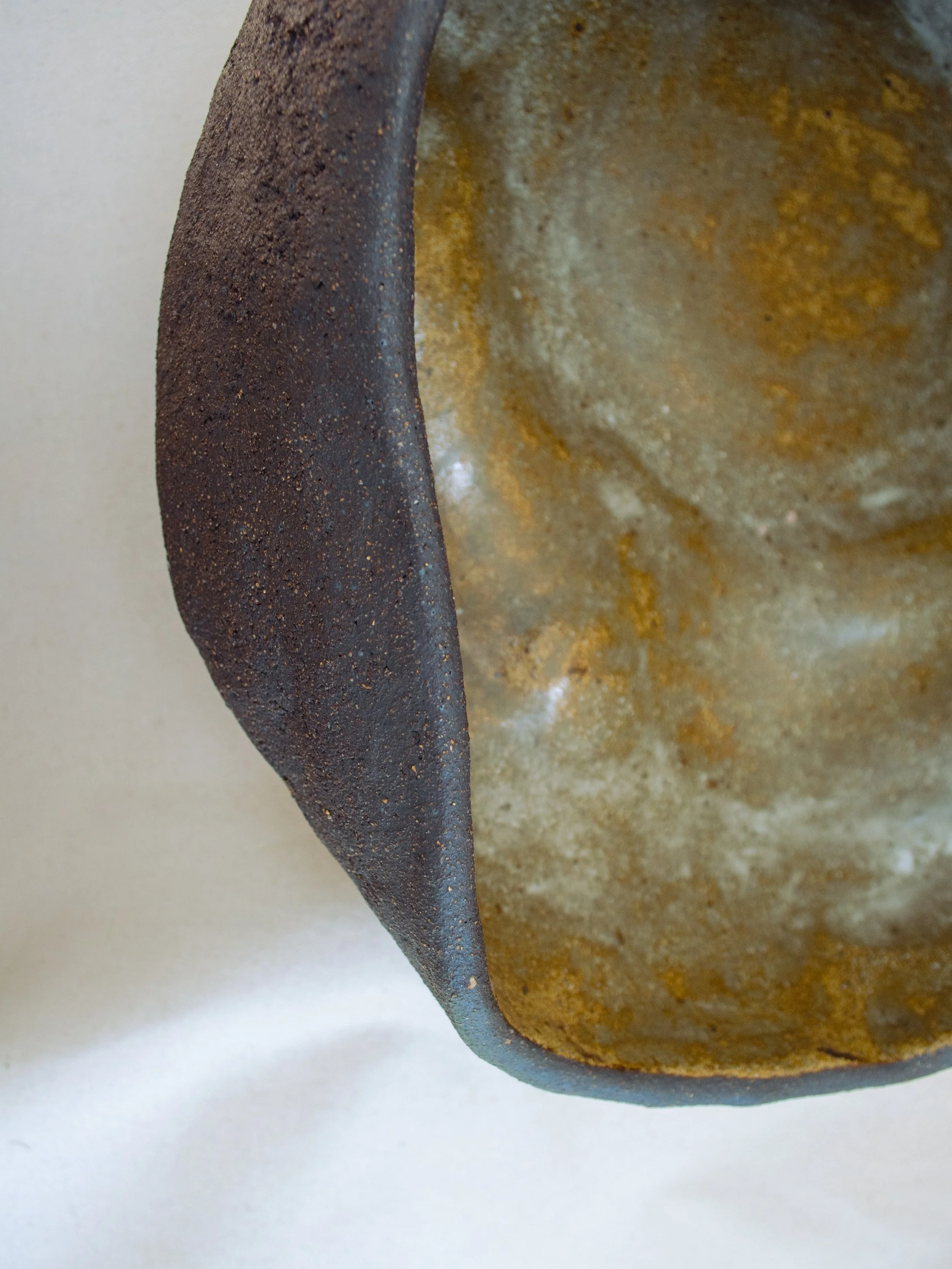 Gyre Bowl 006

This dark clay adds so much dimension, you&rsquo;ll see more pieces to come in this clay!

#losangelesartist #californiaartist #ceramicartist #sculpturalceramics #ceramicart