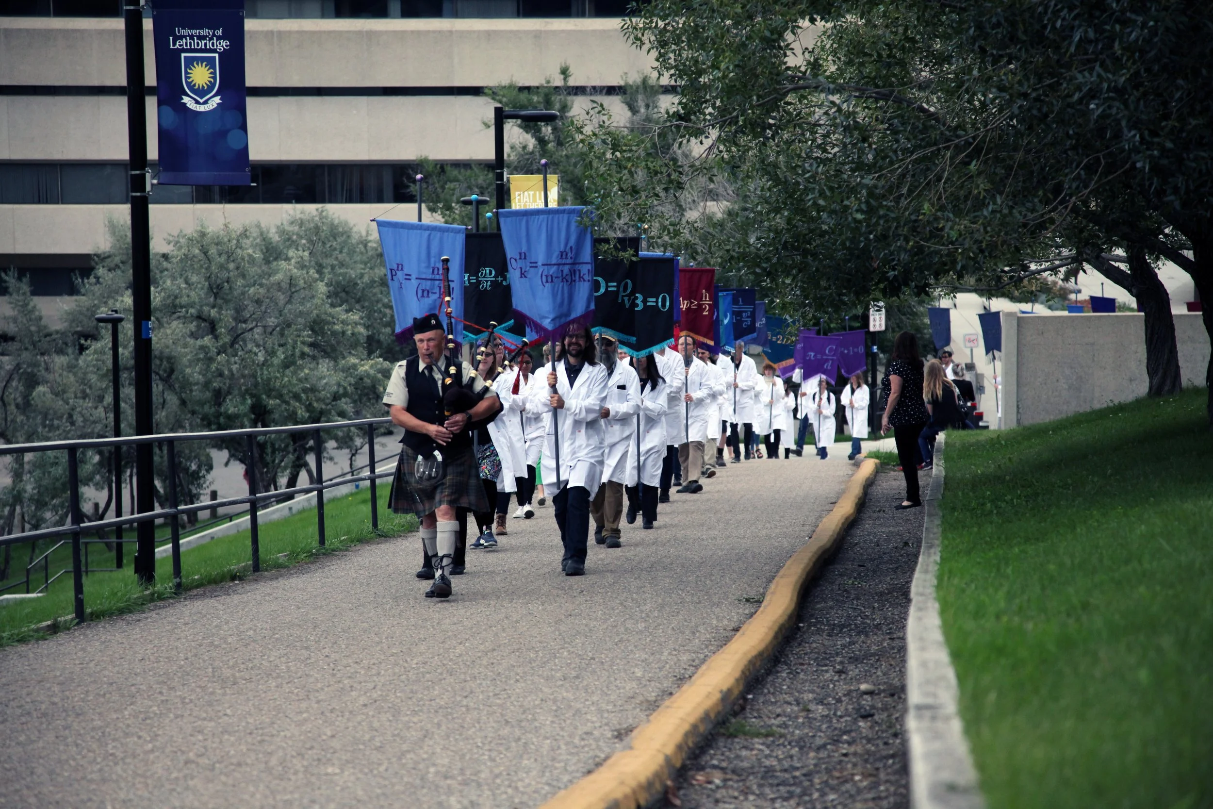 procession_02.jpg