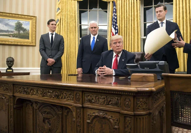 TrumpOvalOffice.jpg