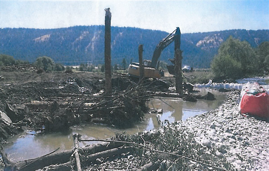 Construction of mainstem habitat Structure 8, at the inlet of Side Channels A and B, August 1, 2017.