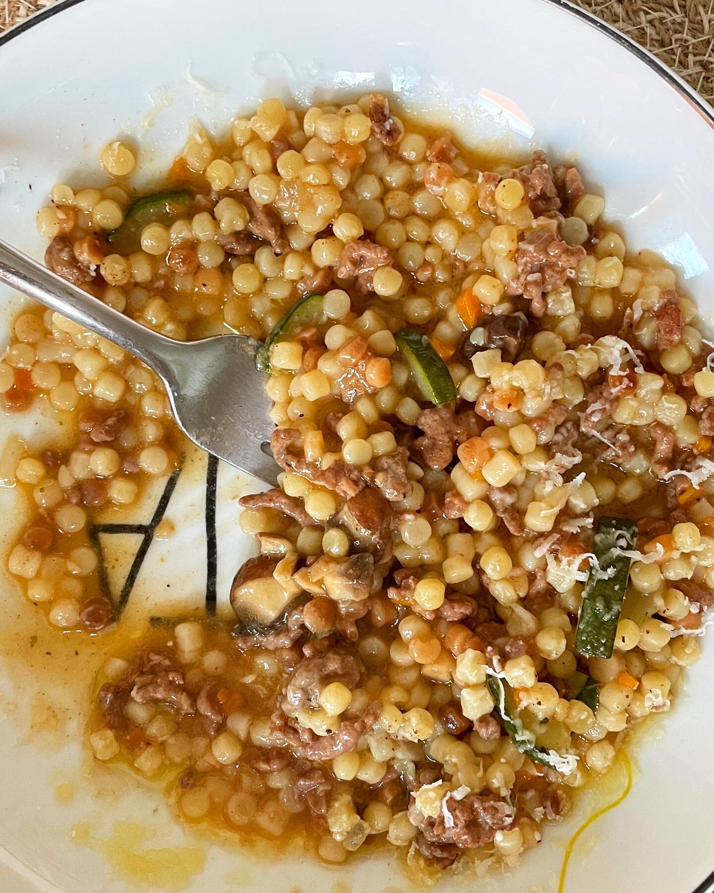 You ask, you get! Here's the recipe for tonight's fregola with lamb rag&ugrave; // serves 4 (+ 🫒)

Hit save so you can cook it another night, I will be as I forgot how I made it last time 🤣 

1 onion, finely chopped 
1 carrot, finely chopped 
1 cou