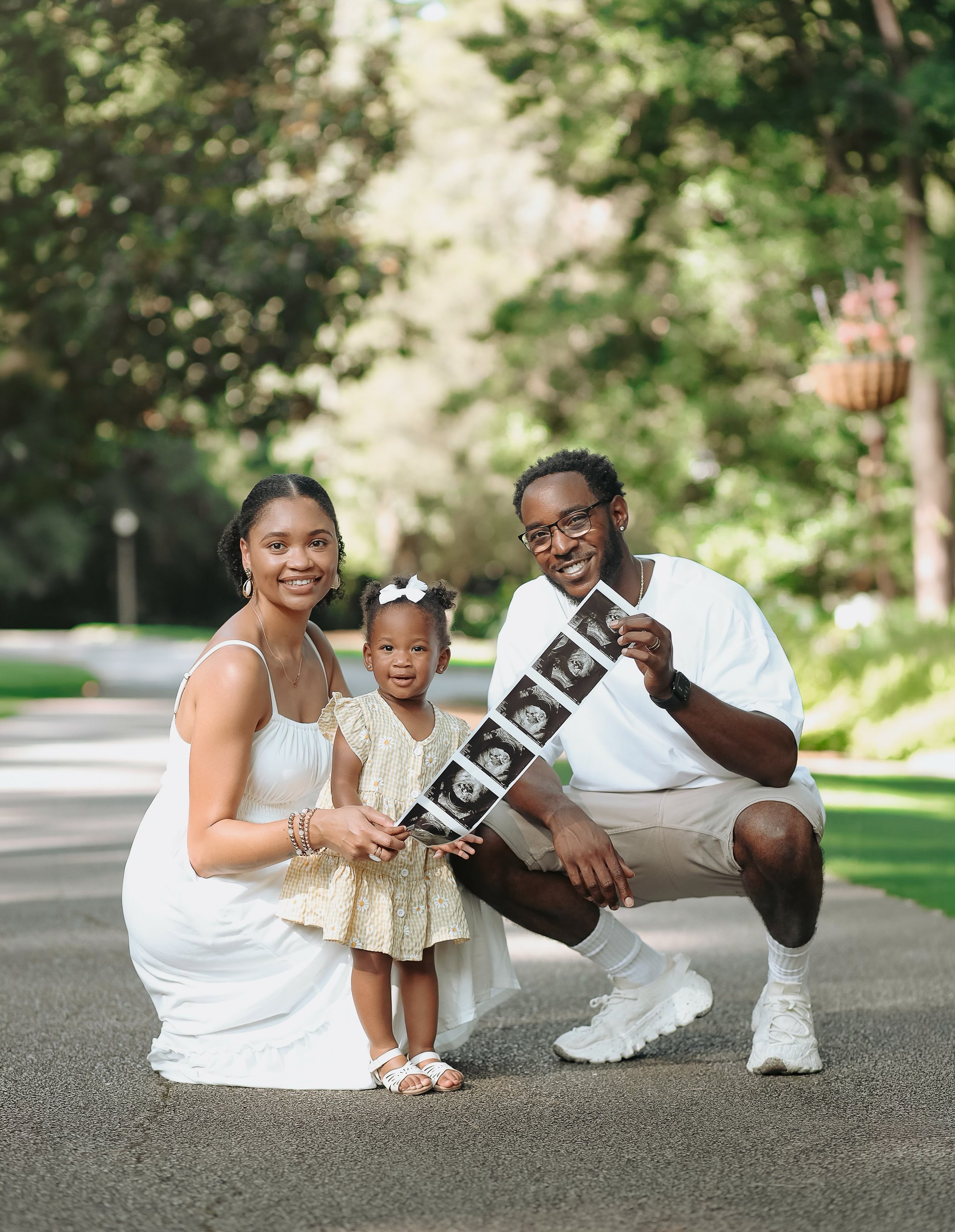 This beautiful family is about to welcome baby boy! 💙🤍