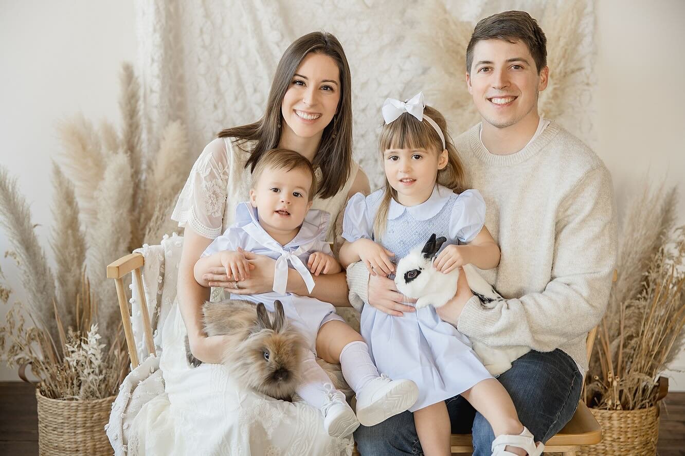 Easter is almost here! 🤍

#kc #kcfamily #kcfamilyphotographer #family #easter #bunnies #bunniesofinstagram #thecutest