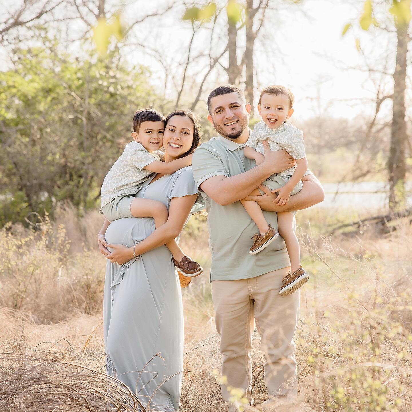 Can&rsquo;t wait for baby number 3! 🤍

#maternity #maternityphotography #maternityshoot #kc #kcmaternityphotographer #momlife #kcmom #momswithcameras #kcfamily #kcphotographer #kcfamilyphotographer #leessummitphotographer