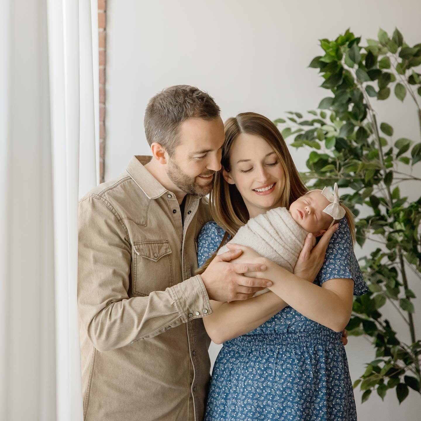 Beautiful baby girl! ♡

Our Newborn Spots are filling up into November 2024!
Send us a message to chat about getting your due date on our calendar-
https://www.husbandandwifephoto.com/newbornsessions

#kansascityphotographer #kcphotographer #kansasci