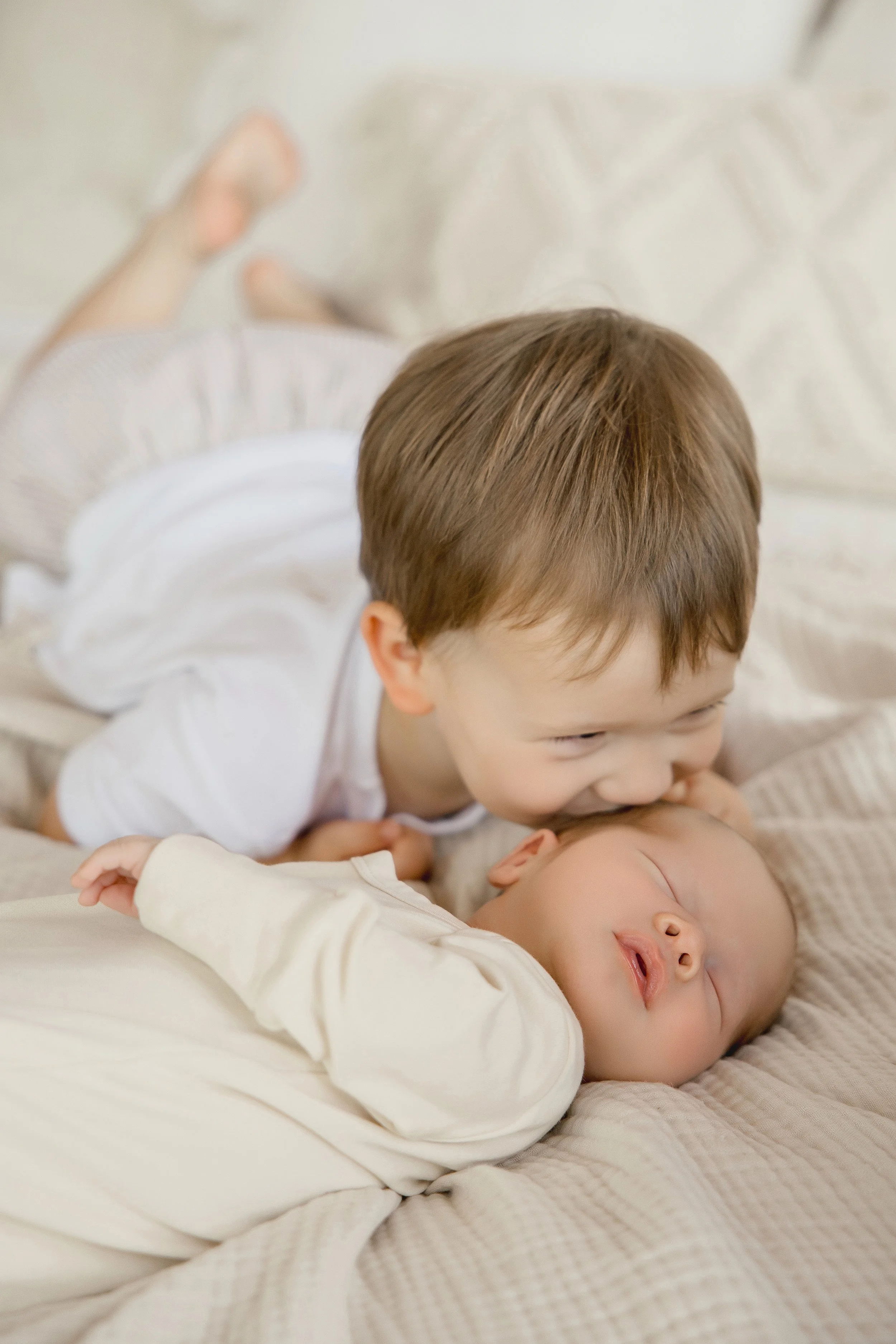 big-brother-and-newborn-baby-kc-studio.jpg