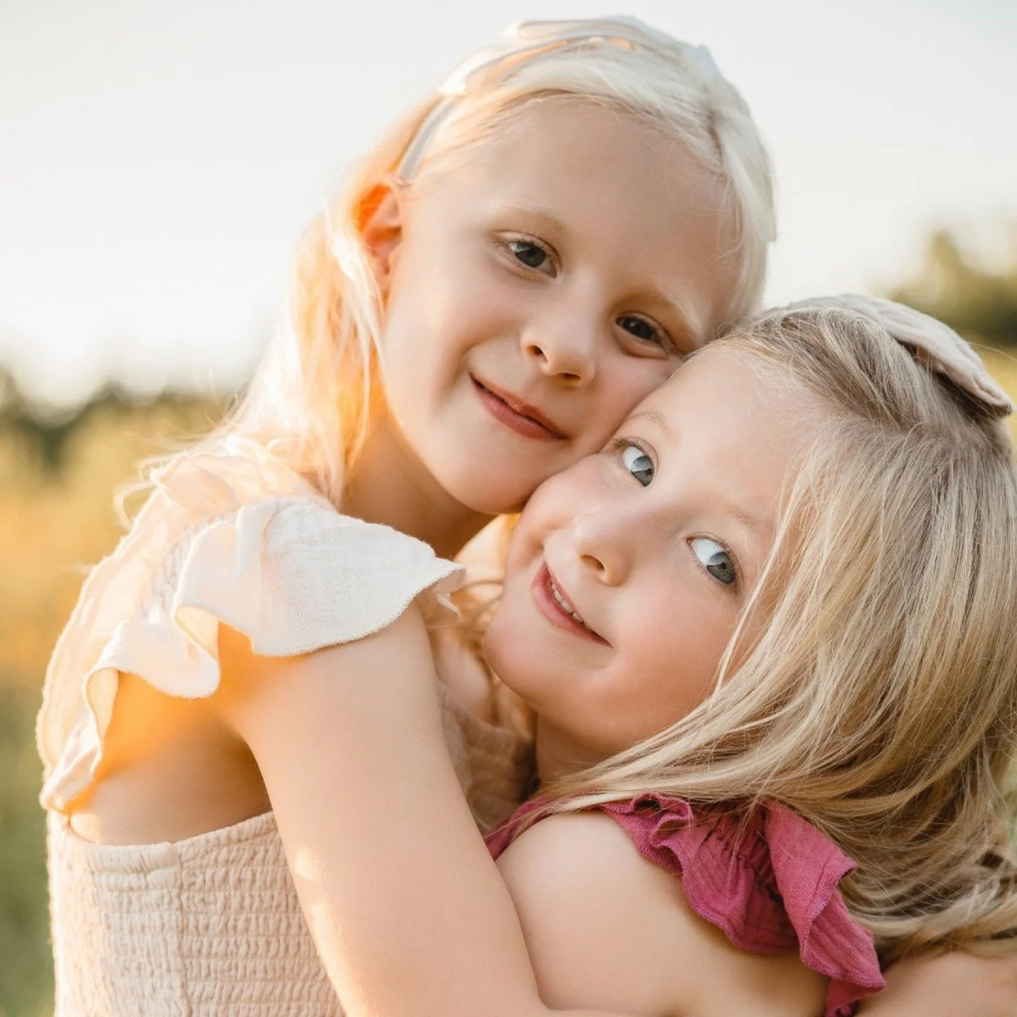 Sometimes the most ordinary evenings become the most extraordinary memories.
The golden light. Little hands clutching flowers. The laughter, the quiet pauses, the love that already feels so full.

This season of waiting holds a beauty all its own. Te