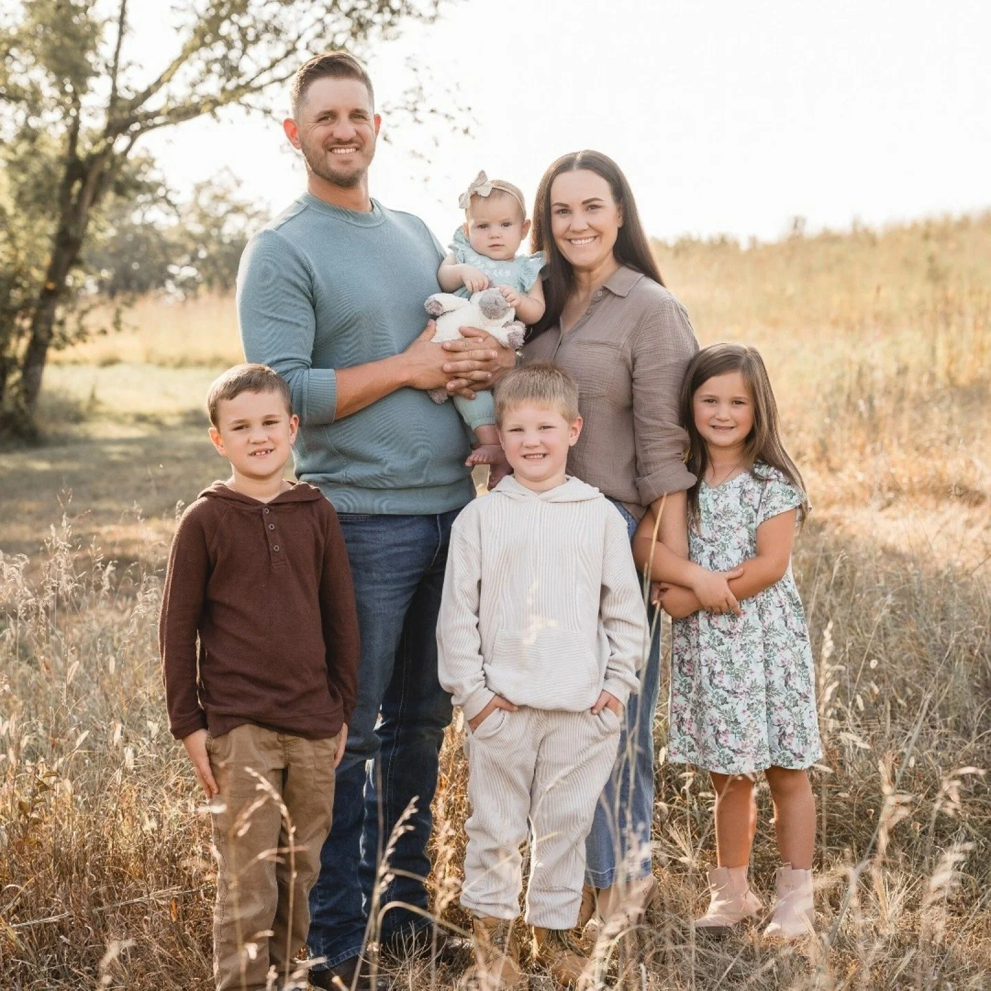 Love these first days of fall. Golden light, cool air, and cozy family moments like these. 🍂✨

A few fall spots are still open if you&rsquo;re hoping to sneak in a session before the season fills. Message me to grab one!

#KansasCityPhotographer #KC