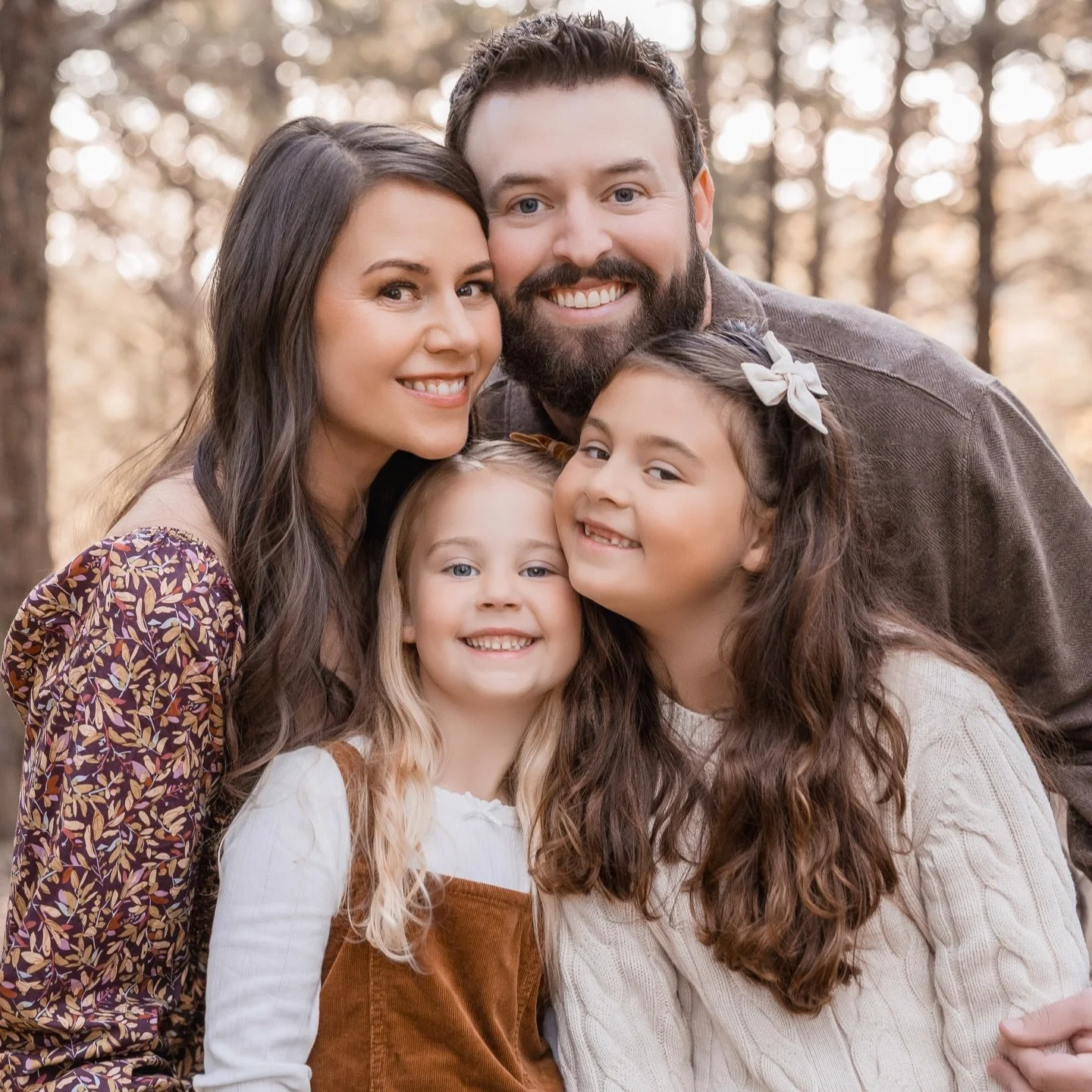 Some sessions stay with you.

Quiet moments, warm light, and the kind of closeness that doesn&rsquo;t need much direction.

Spring family sessions are now booking. 🤍