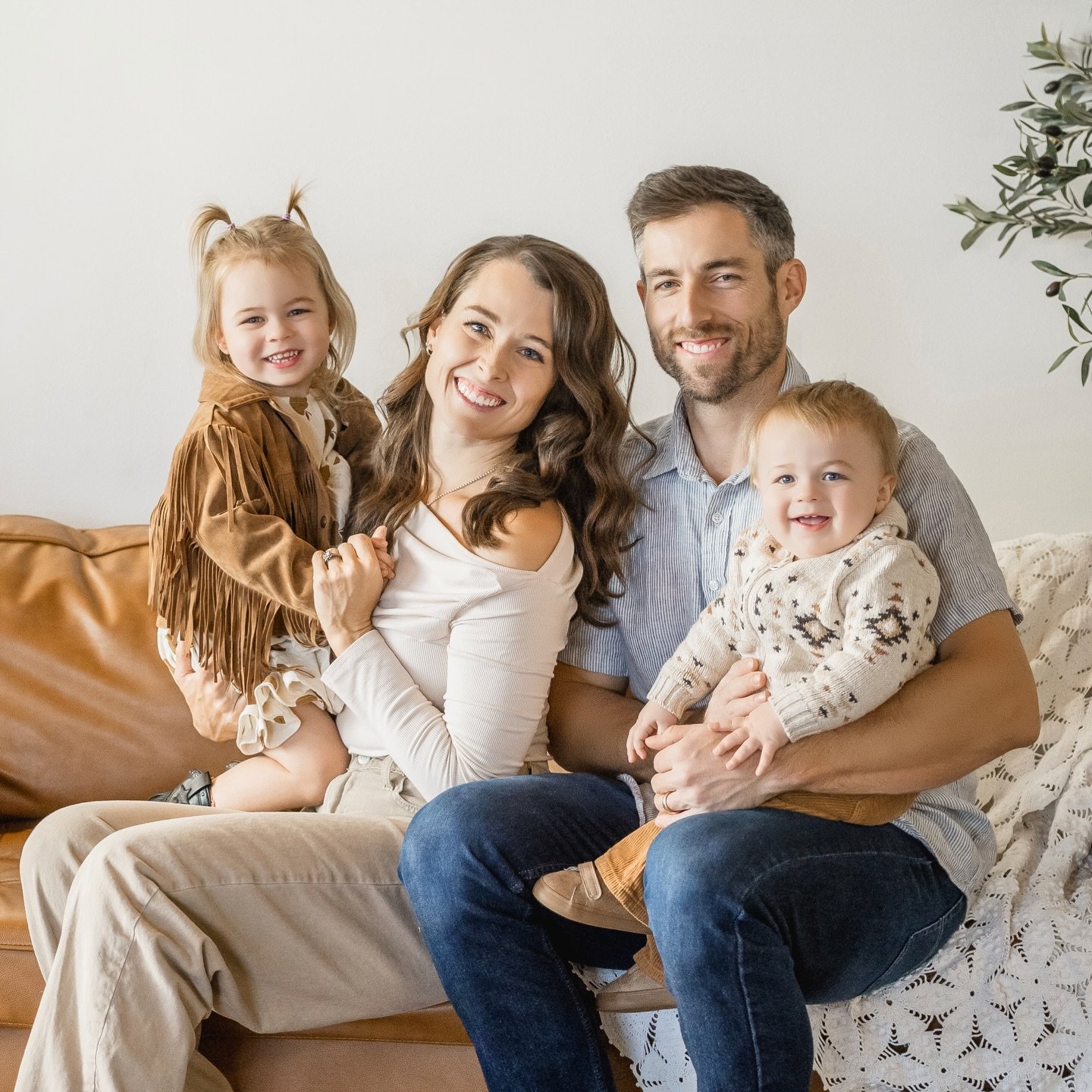 Tiny humans, big energy 🤍

#StudioFamily
#ModernFamilyPhotos
#KansasCityPhotographer
#LittleMoments
#familyphotomagic