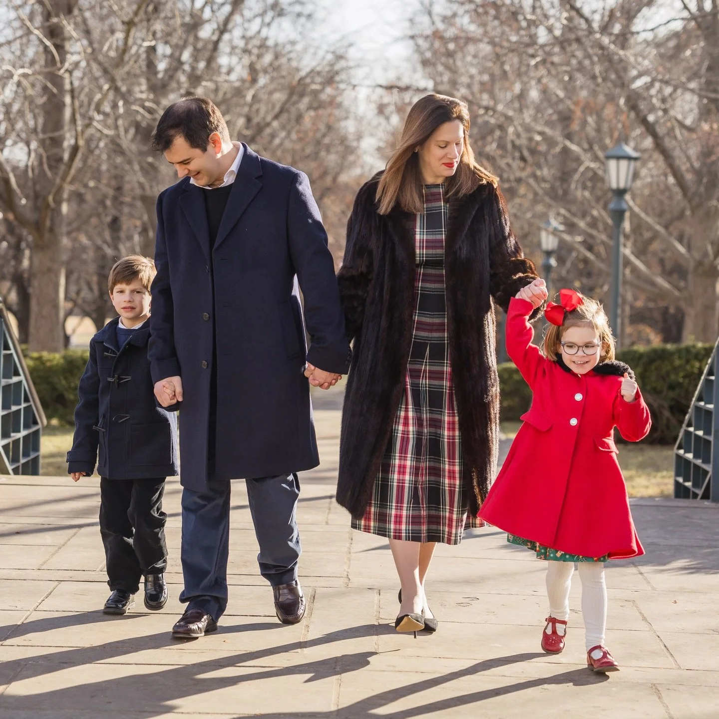Winter sessions always surprise people. The light is softer, the parks are quiet, and kids actually enjoy being outside.

Spring dates are beginning to fill if you&rsquo;re planning to update photos this year. 🤍

#kcfamilyphotographer
#leessummitpho
