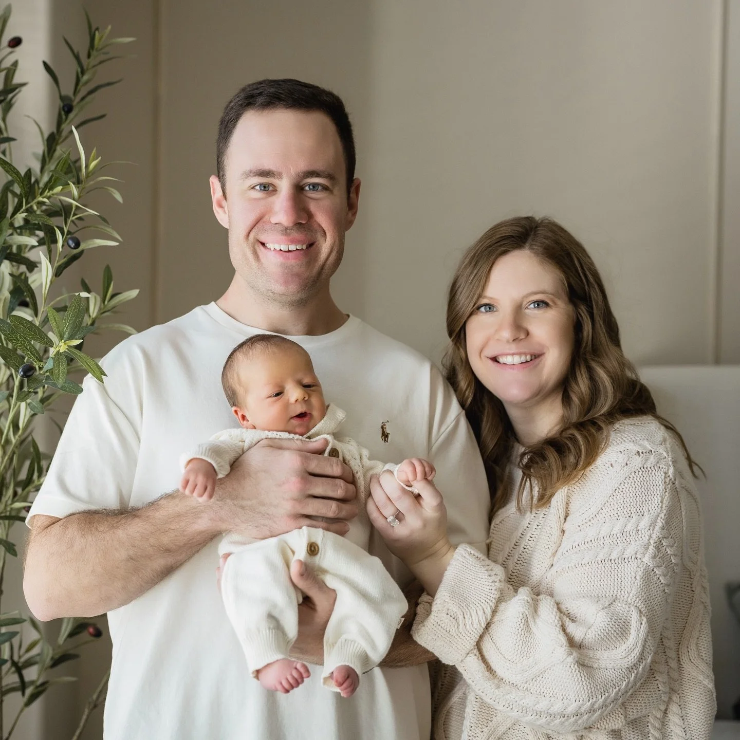 The first days home.
Slow mornings, little hands, and everything feeling new again. 🤍

Newborn and Watch Me Grow collections are currently filling through August. Don&rsquo;t wait to get your due date on our calendar! 

#kansascitynewbornphotographe