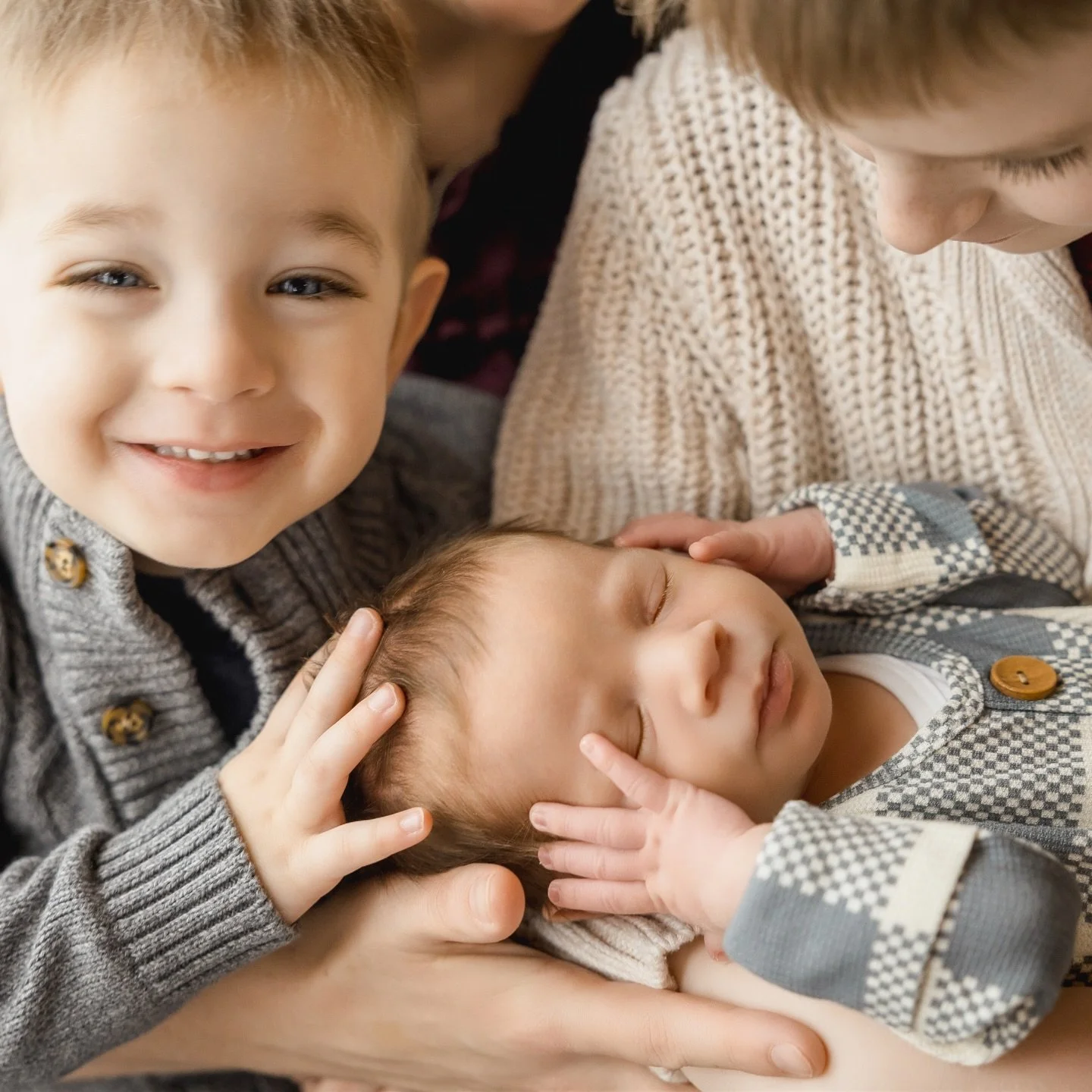 You never realize how small they are until you&rsquo;re holding the photos later. 🤍

Studio newborn sessions keep everything simple so the focus stays on your baby and this season you&rsquo;re in right now.

Newborn and Watch Me Grow spots are filli