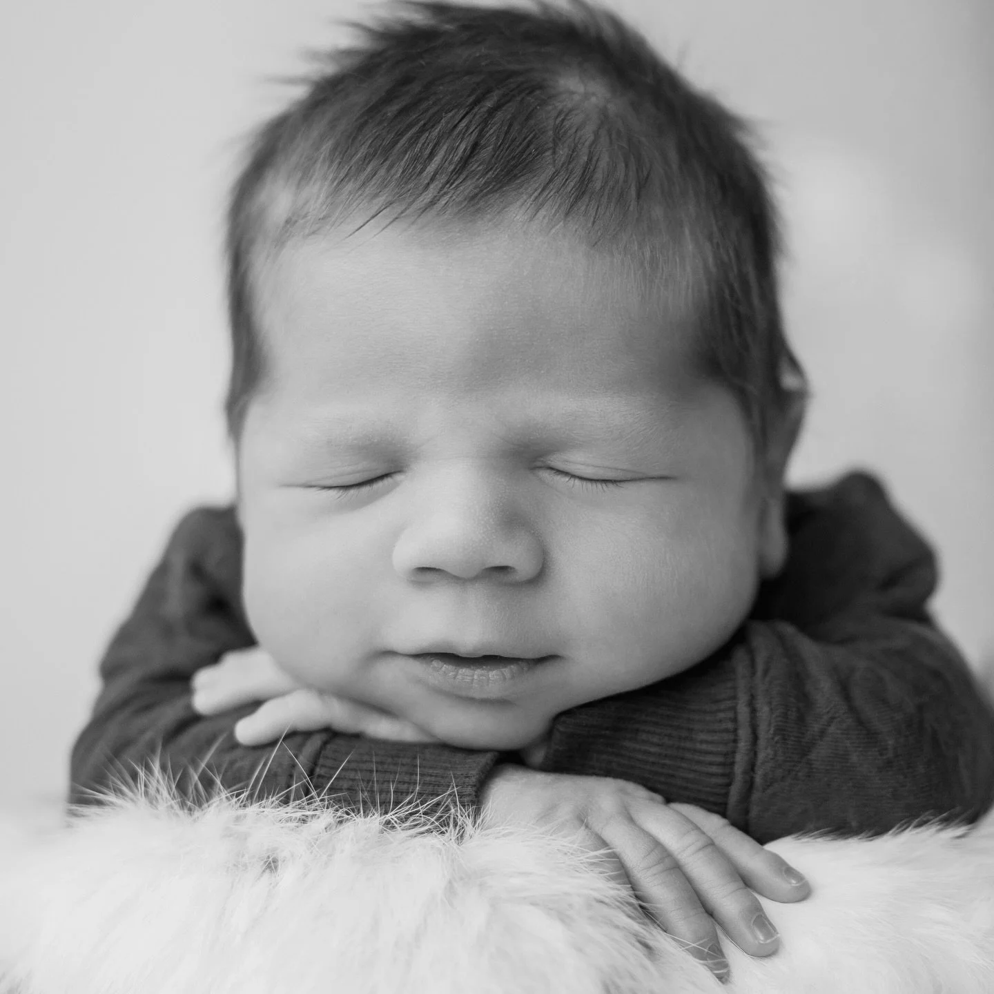 Black and white feels different.
Quieter. Slower. More about how it felt than how it looked. 🤍

#kansascitynewbornphotographer
#kansascitynewborn
#leesummitphotographer
#newbornphotographymissouri
#watchmegrowphotography