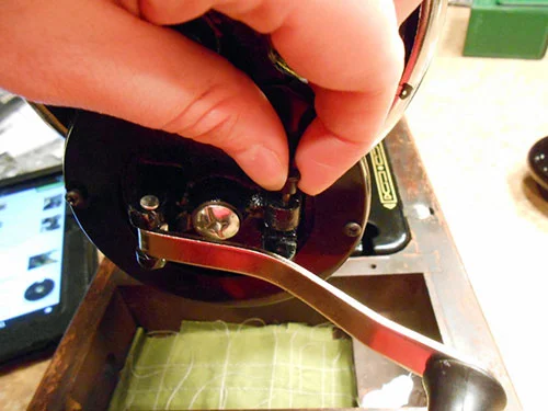 Vintage Singer 99k Sewing Machine: Converting to a Hand Crank