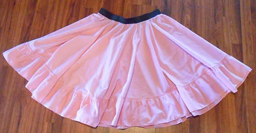 Sewing Tutorial: Turn a Vintage Tablecloth into a Skirt