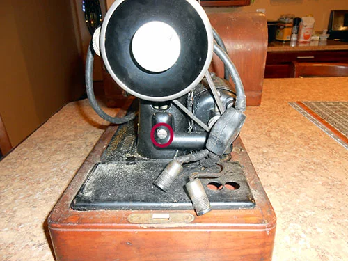Vintage Singer 99k Sewing Machine from 1922: Cleaning, Restoring, & Adding a Hand Crank