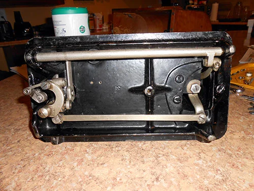Vintage Singer 99k Sewing Machine from 1922: Cleaning, Restoring, & Adding a Hand Crank