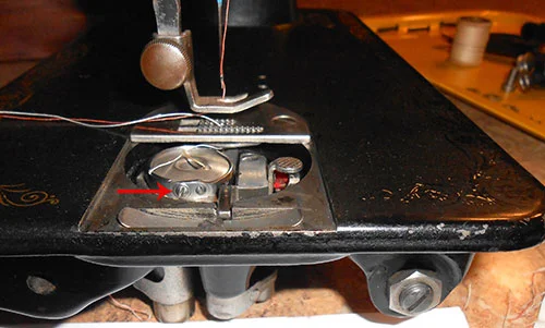 Vintage 99k Singer Sewing Machine from 1922: Cleaning, Restoring, & Adding a Hand Crank