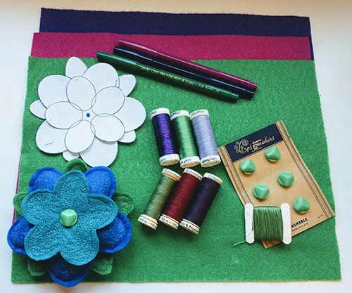 Free Sewing Pattern and Tutorial: Flower Pincushion