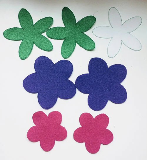 Free Sewing Pattern and Tutorial: Flower Pincushion