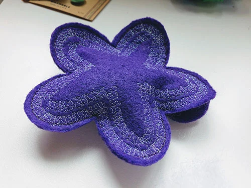 Free Sewing Pattern and Tutorial: Flower Pincushion