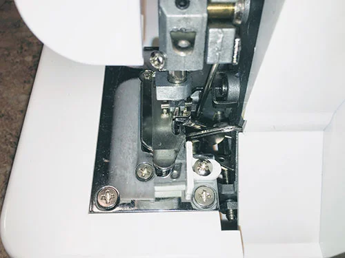 The Singer Tiny Serger: A Little Gem