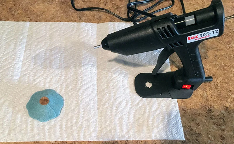 DIY Interchangeable Felt Flowers for a Hat
