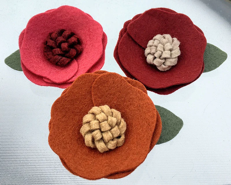 DIY Interchangeable Felt Flowers for a Hat