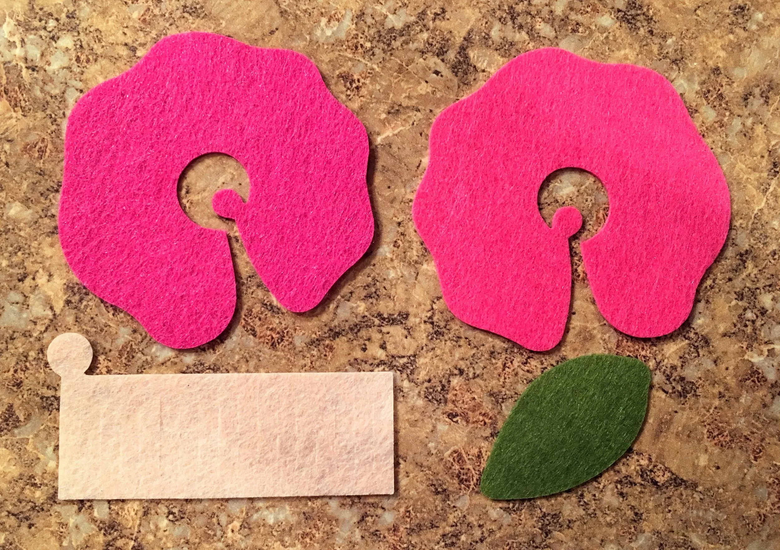 DIY Interchangeable Felt Flowers for a Hat