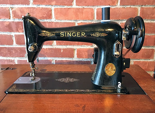 Which way round does the needle go in a vintage Singer sewing machine?