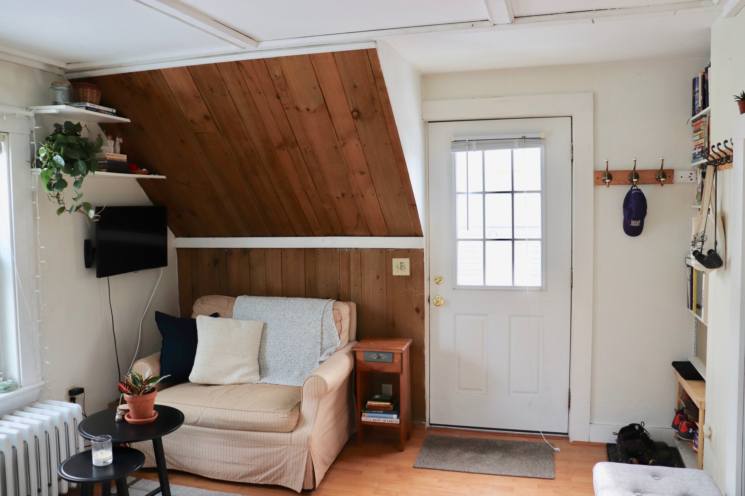 3 Entryway:chair.jpg