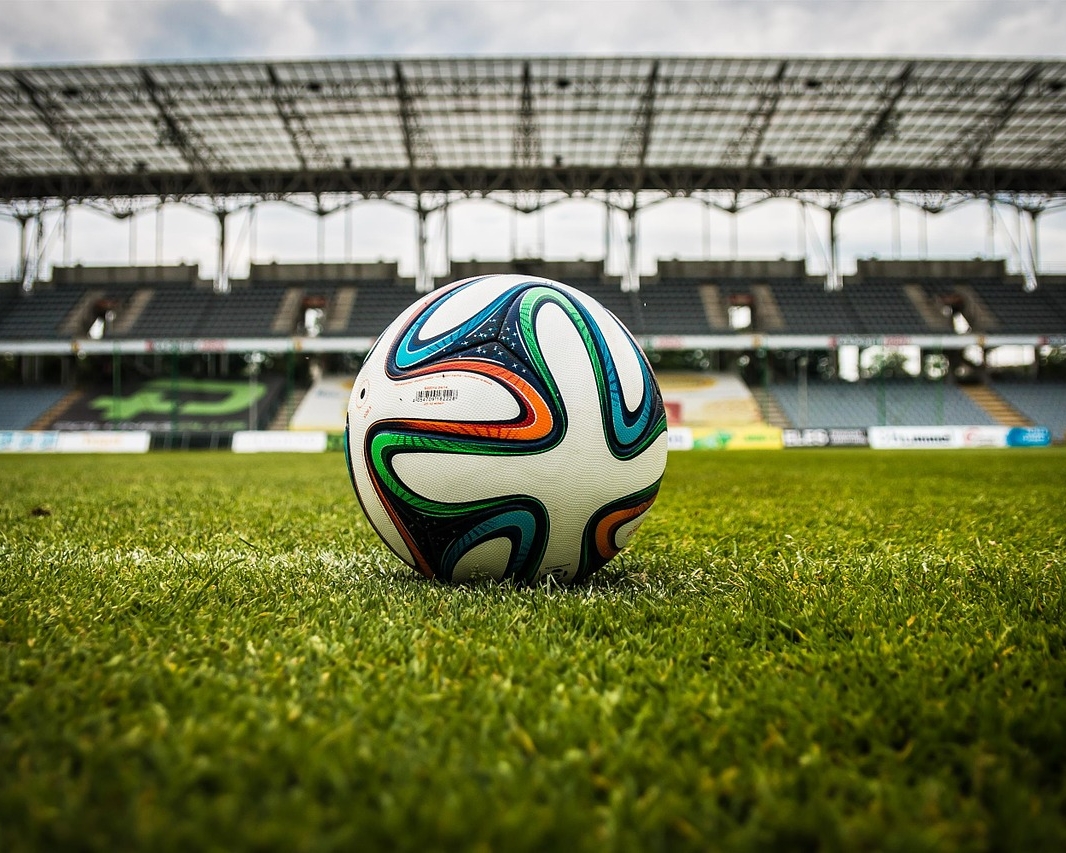 the-ball-488700_1280.jpg