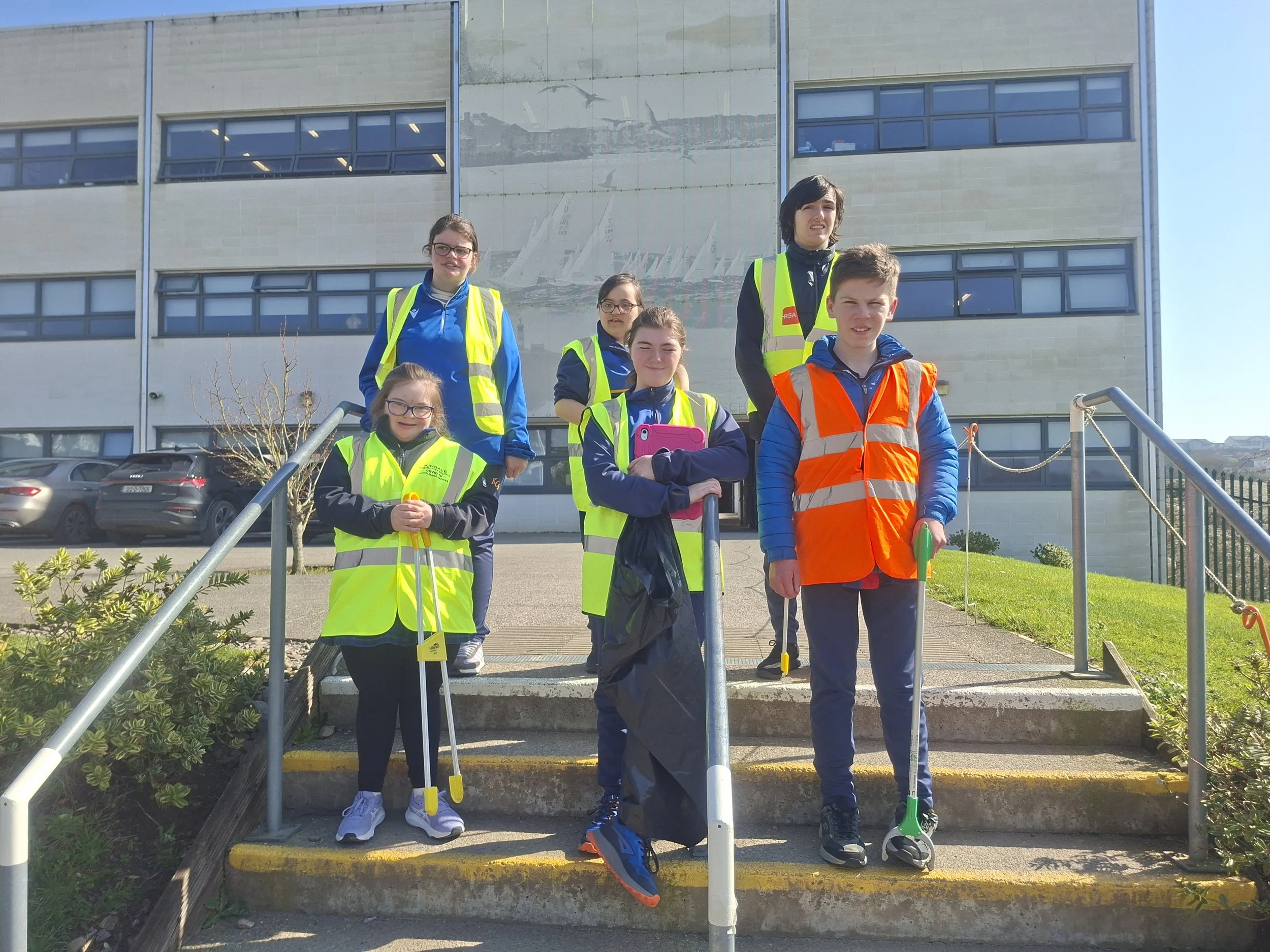 Rang Réalta Students Roll Up Their Sleeves and Make a Difference!