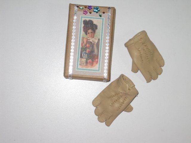Lady Doll Gloves