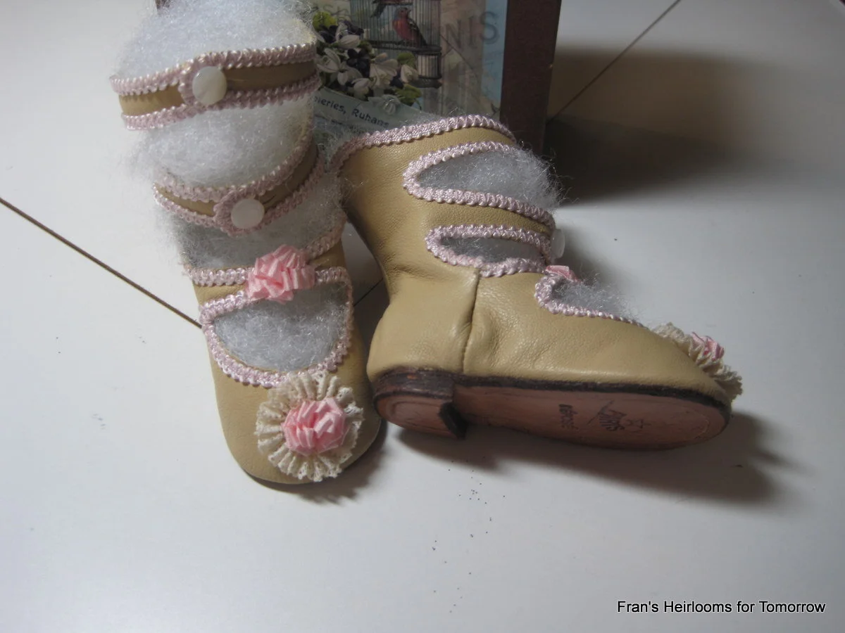 French three strap lady shoes