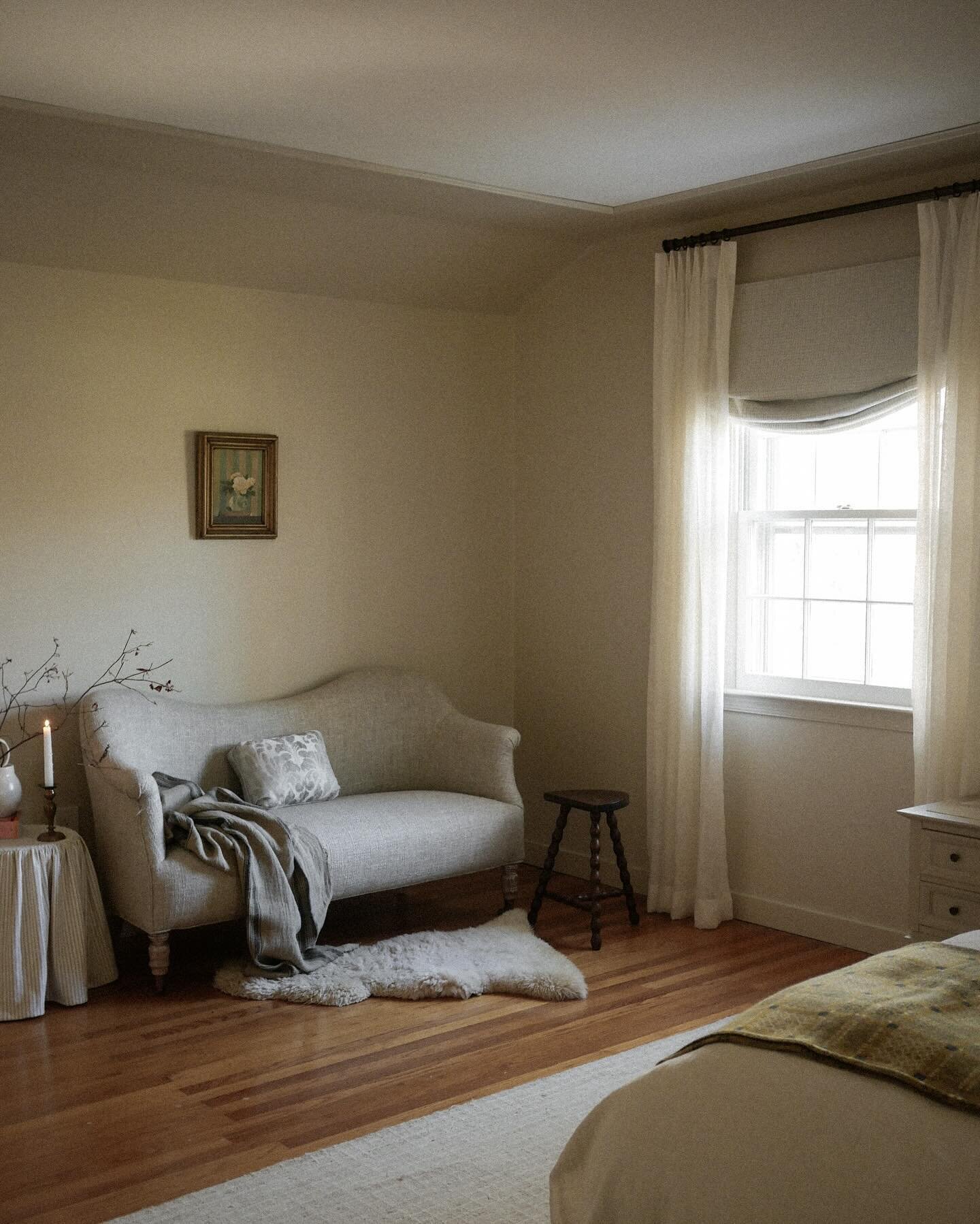 We are going on a trip and flying out to Taiwan later tonight! I am such a home body and will definitely miss these little corners of our home. This is a reading spot in our bedroom. See the little silk pillow I made? :) 
There is quite a drastic dif