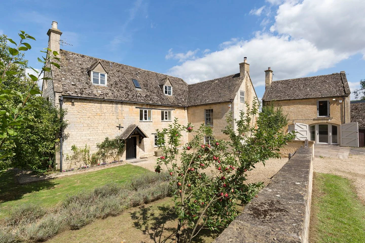 Sept. 2-6 : Women's-Only Sudeley Castle Farmhouse Getaway