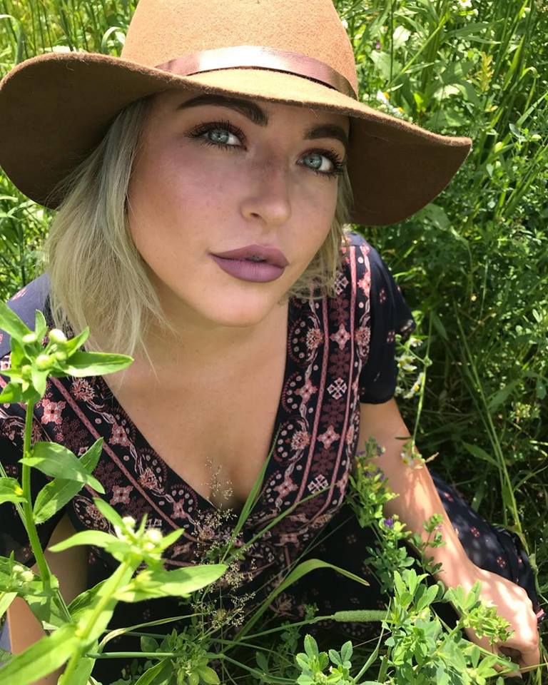 Elle Bio Pic.jpg