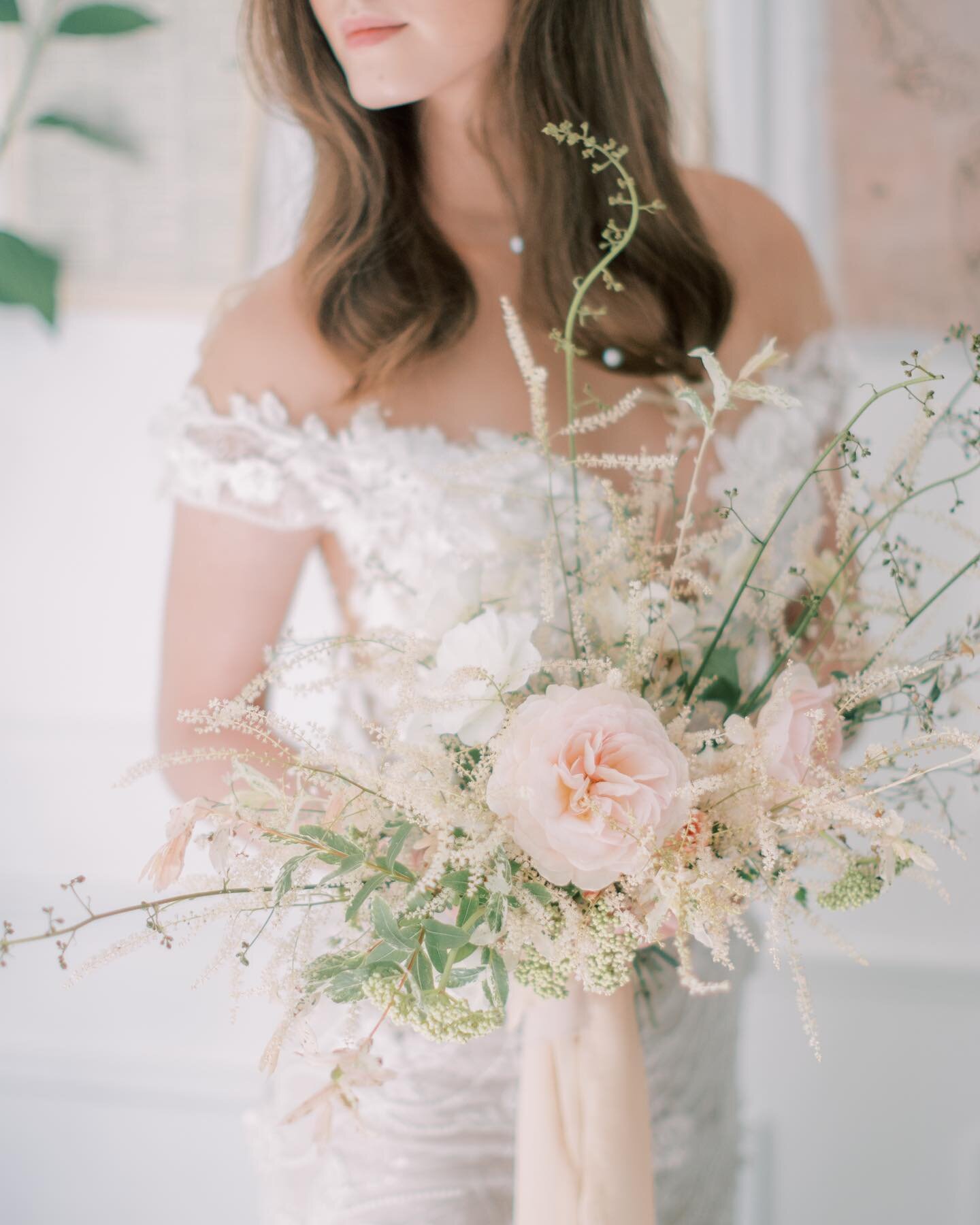 Delicate and trailing 

Photo @rudneynovaes 
Florals @hazelduststudio 
HMUA @airhairandmakeup 
Model @mariamn._ 
Bridal boutique @nicole_bridal 
Dress Designer @julievinobridal 

.
.
.
.
.
#bridal #bride #bridetobe #bridetobe2021 #bridalstyle #bridal