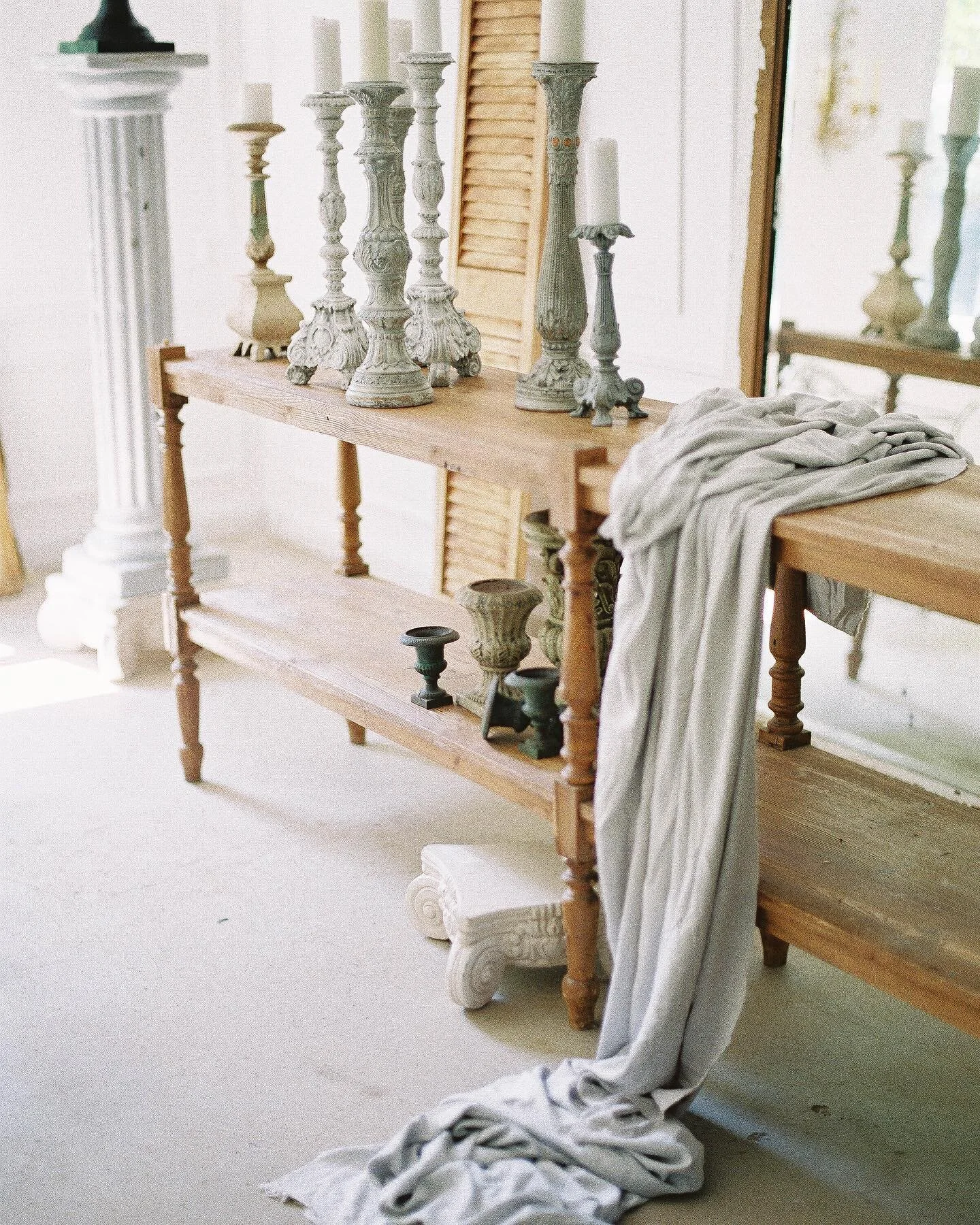 It will be, most likely, my last styled shoot in the studio this season, so I am very excited to transform this space again into something amazing with very moody, fall-like vibes

Photo lab @goodmanfilmlab 

.
.
.
.
#creative #creativespace #creativ