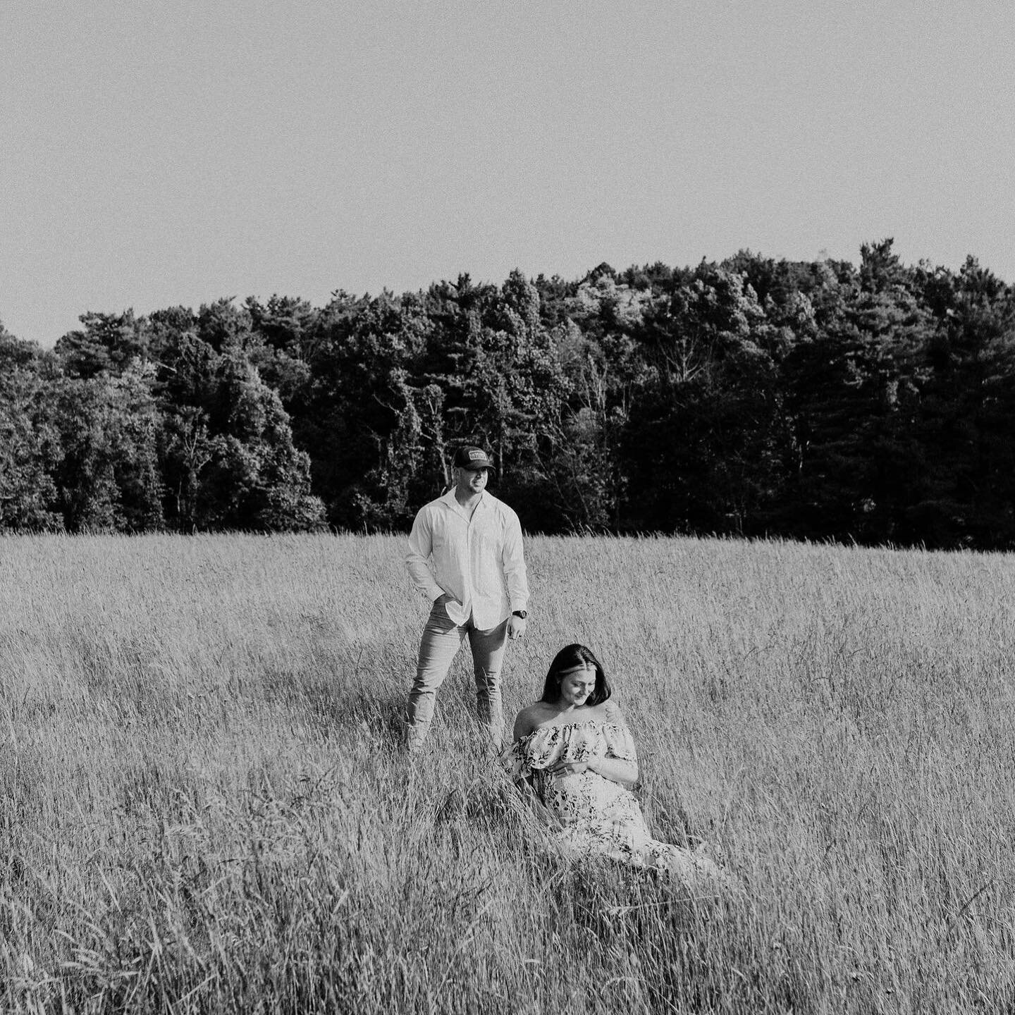 Woke up bright and early and ventured to the mountains right outside of Roanoke for this sunrise maternity session a few weeks ago. I can&rsquo;t believe it&rsquo;s almost baby time!!!!