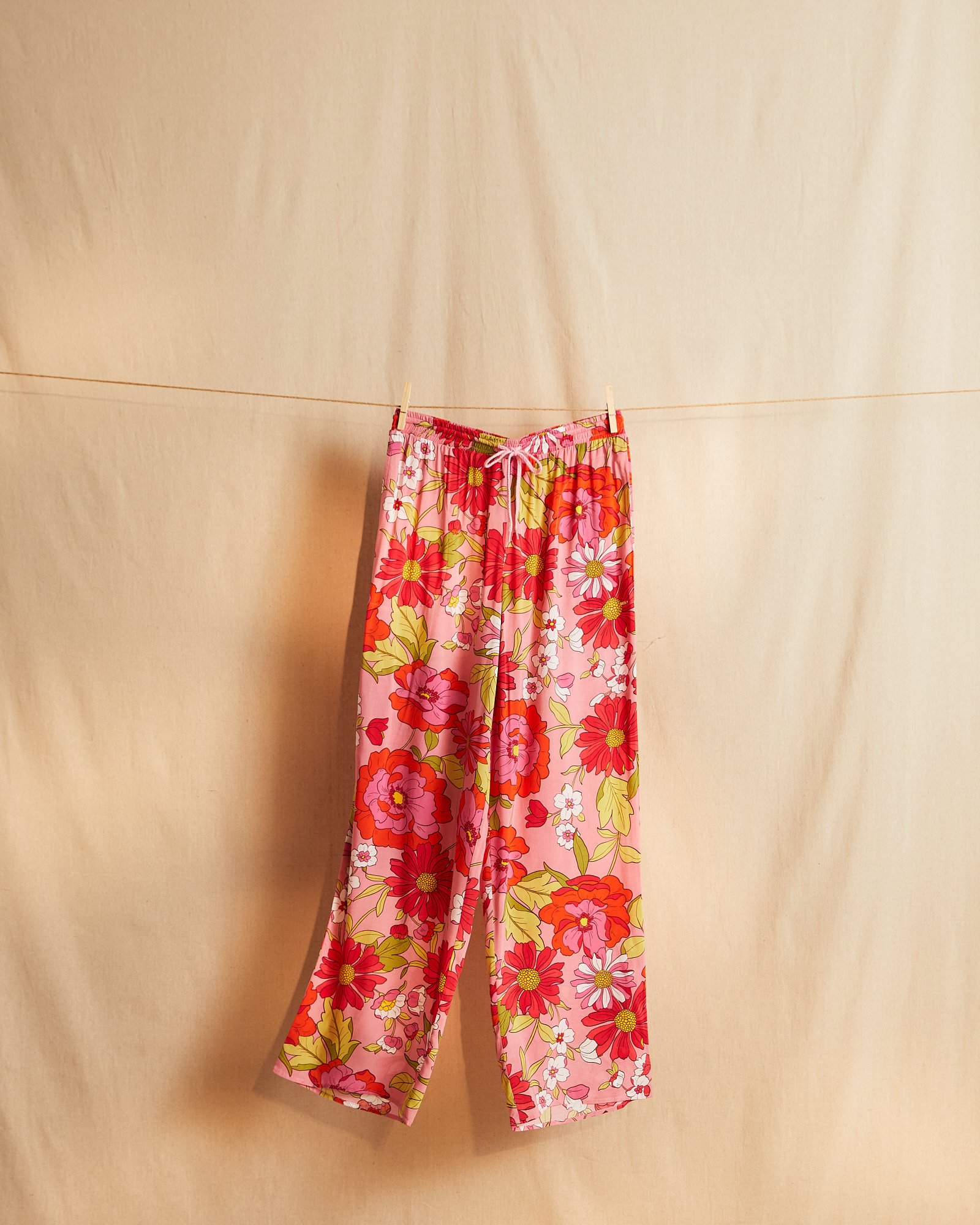 01_CLOTHESLINE_150.jpg