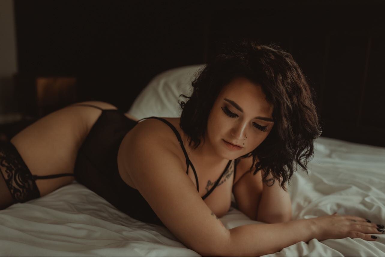 Sneak peek of this smoke show from yesterday!! Check out stories for her behind the scenes!! I have two dates left for November- message me to book!
.
.
#smokeshow #alabamaboudoir #moodygram #darkandmoodyphotography #doitforyourdamnself #vhboudoir #i