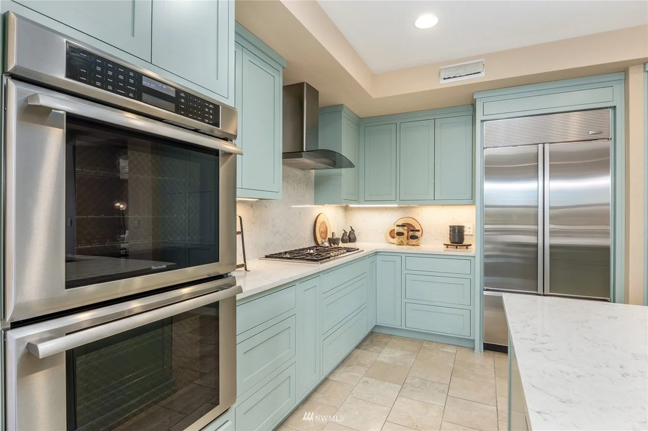 Eds Kitchen 2.jpg