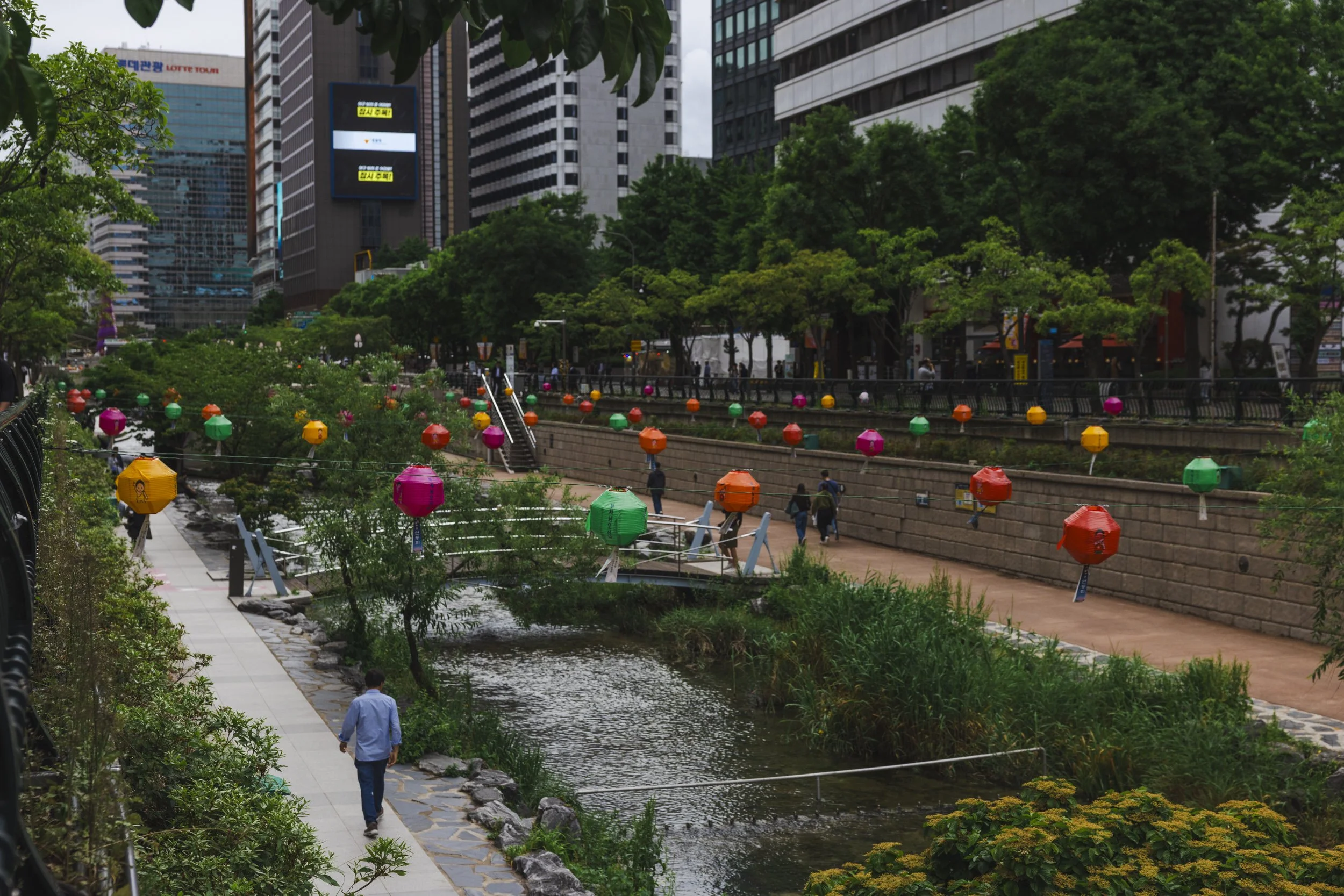Seoul_Cheonggyecheon_Canal_00127.jpg