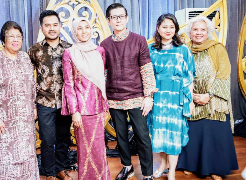 (L_R) YBDato′ Leela Mohd Ali CEO, Yayasan Budi Penyayang Malaysia, Nik Faiz Nik Amin President of Malaysian Craft Council YB Nurul Izzah (Member of parliament Permatang Pauh) Mr Andrew Tan, Founder of Kuala Lumpur Fashion Week (KLFW) Mrs Suryani Senja (chairman of PKKM)