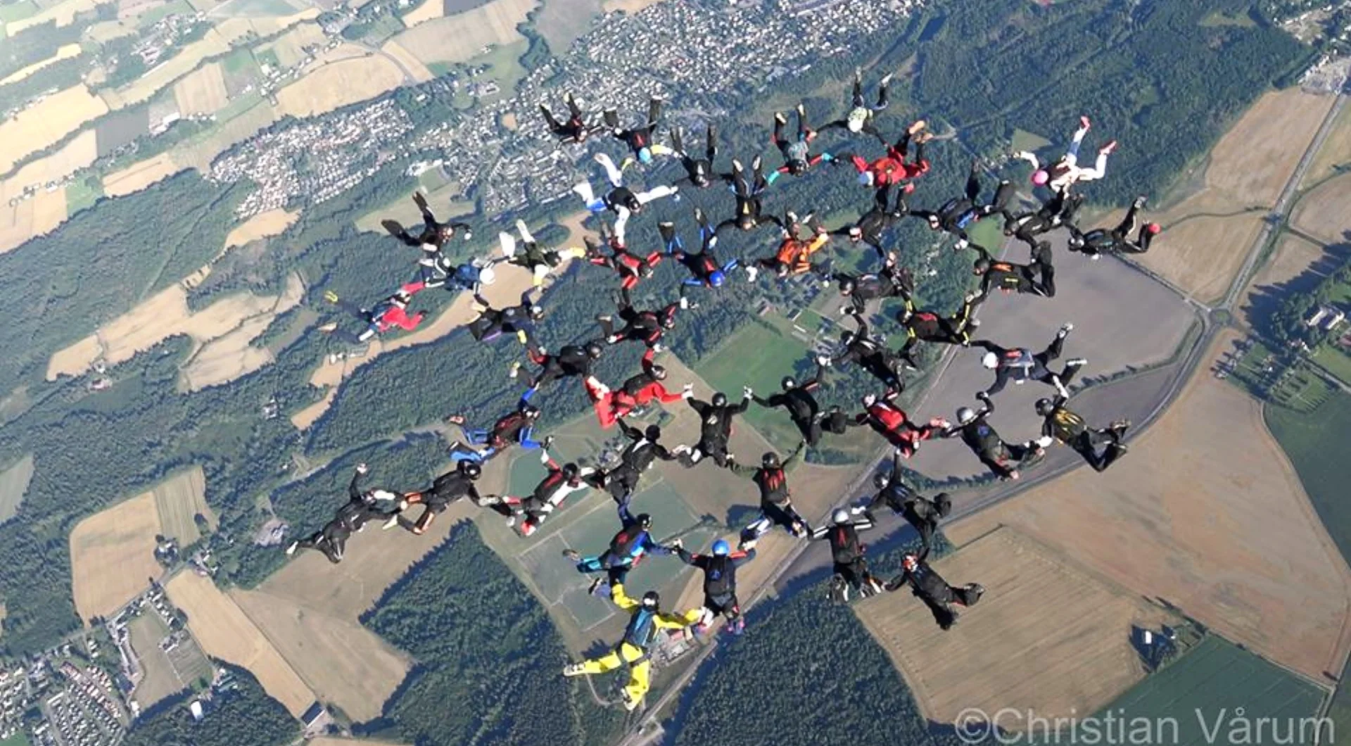 skydive norway skydiving oslo fallskjerm tønsberg fallskjermklubb jarlsberg fallskjermhoppere tøfsk fs formasjonshopping bigway.jpg