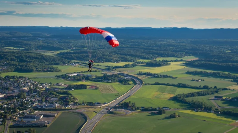 skydive norway skydiving oslo fallskjerm tønsberg fallskjermklubb jarlsberg fallskjermhoppere tøfsk fjord best skjerm canopy.jpg